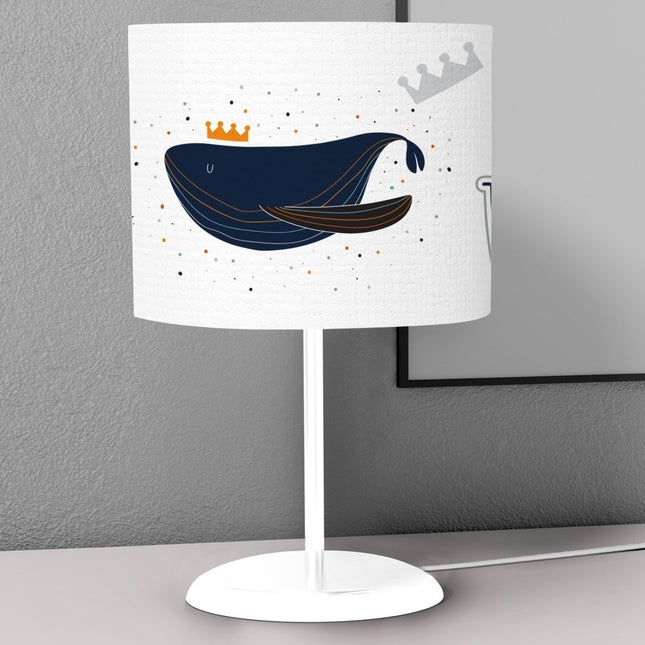 Bílá noční lampa s motivem velryby