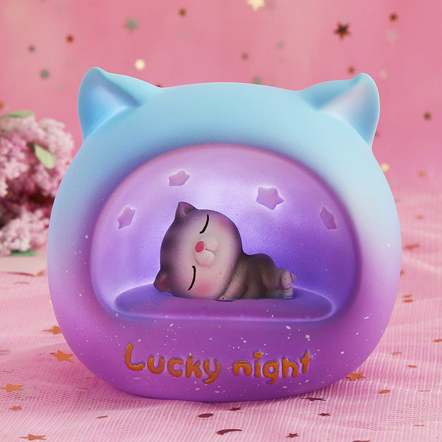 Kulaté LED noční světlo spící kočička