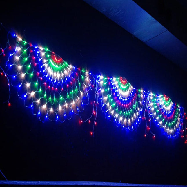 LED světelná síť ve tvaru páva