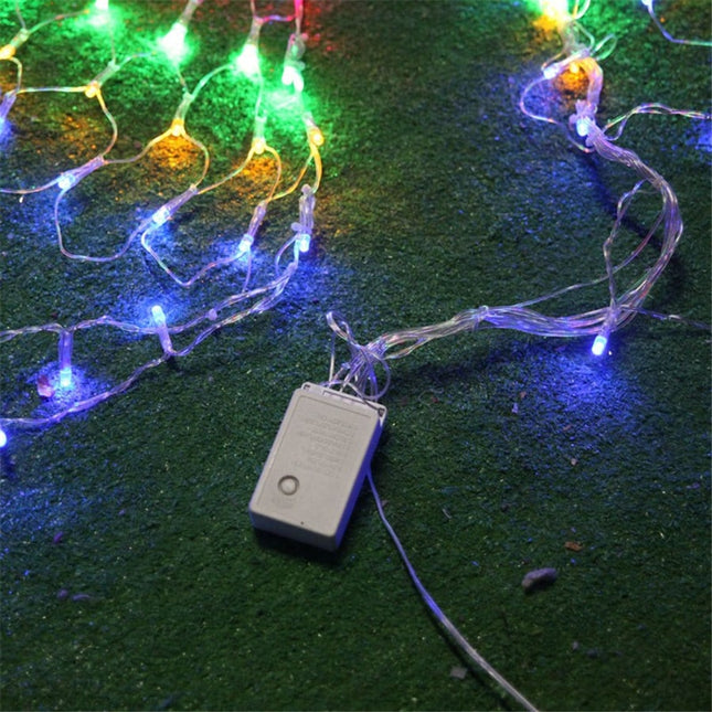 LED světelná síť ve tvaru páva