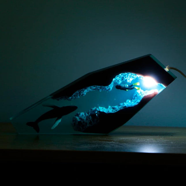 Lampa velryba z epoxidové pryskyřice