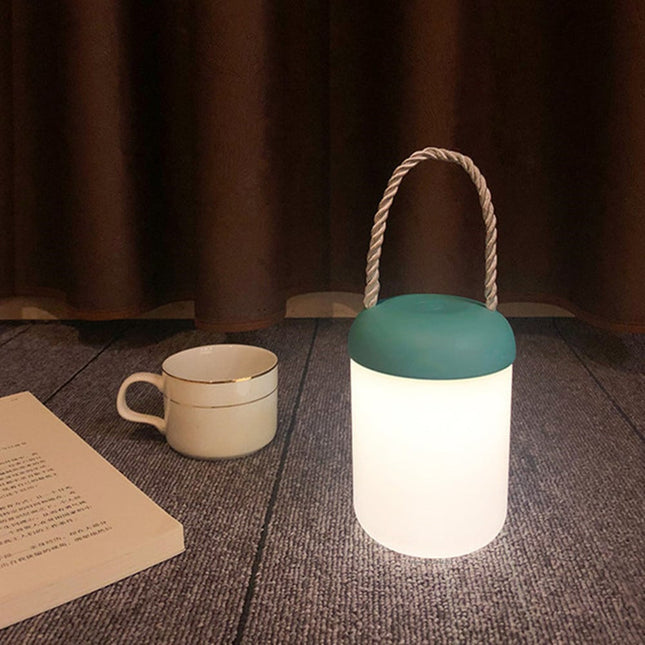 Přenosná stmívatelná lampa ve stylu lucerny