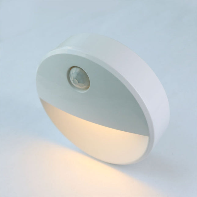 LED lampa s inteligentním pohybovým senzorem