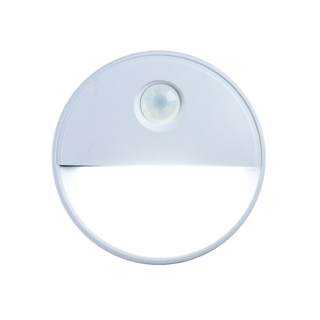 LED lampa s inteligentním pohybovým senzorem