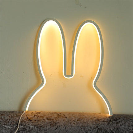Nástěnná LED lampa zaječí uši