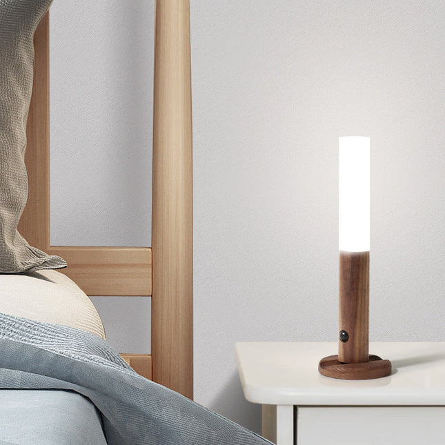 Přenosná magnetická nástěnná lampa ze dřeva