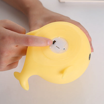 Malá noční lampička velryba na baterie