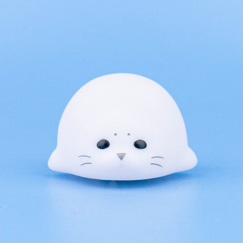 Malá silikonová lampička ve tvaru tuleně