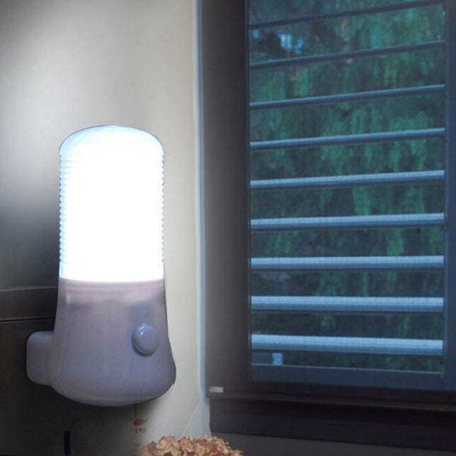 LED světlo do zásuvky studená bílá