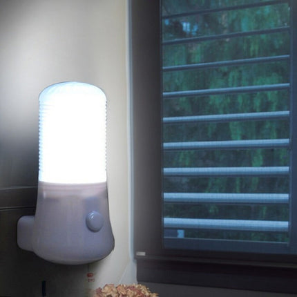 LED světlo do zásuvky studená bílá